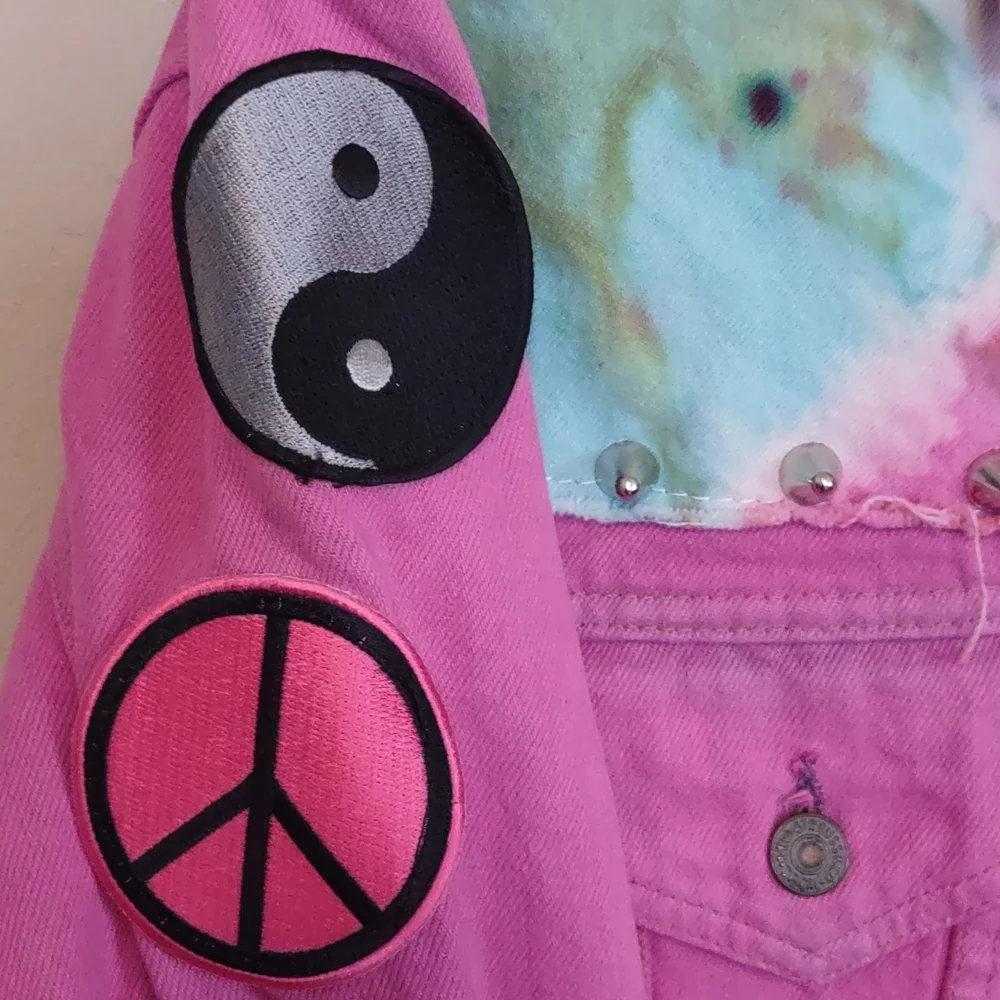 LF RP4 Levi's Eleanor Tie Dye Patched Denim Jacket One Size Pink - Picture 5 of 10
